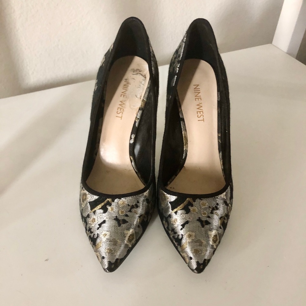 Size 5 - Nine West beautiful Floral Heel